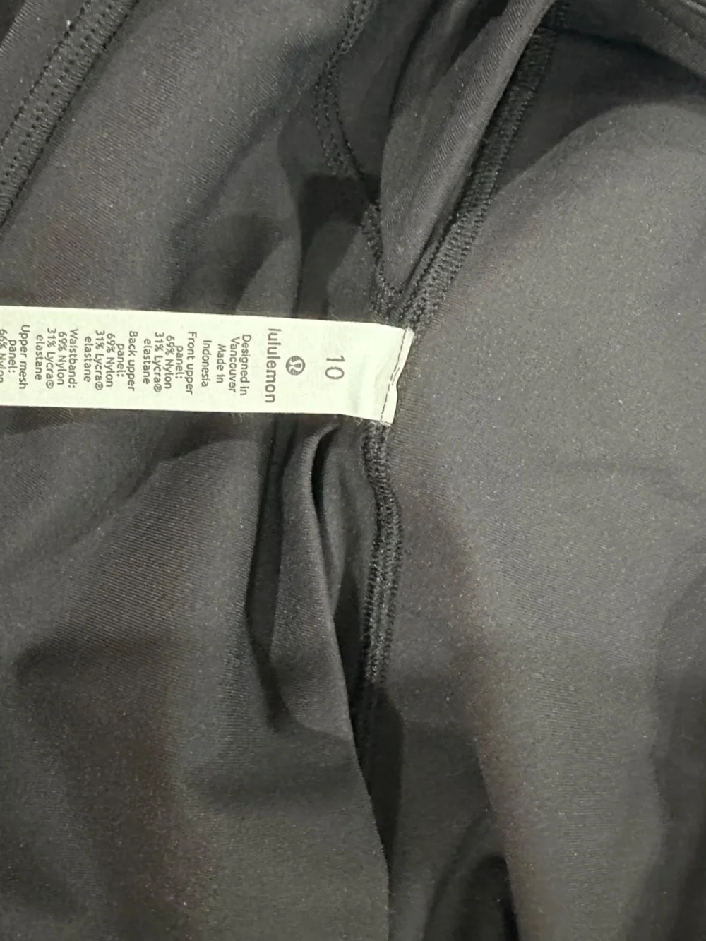 Lululemon Black Capri Lace Leggings Size 10 - Picture 4 of 4